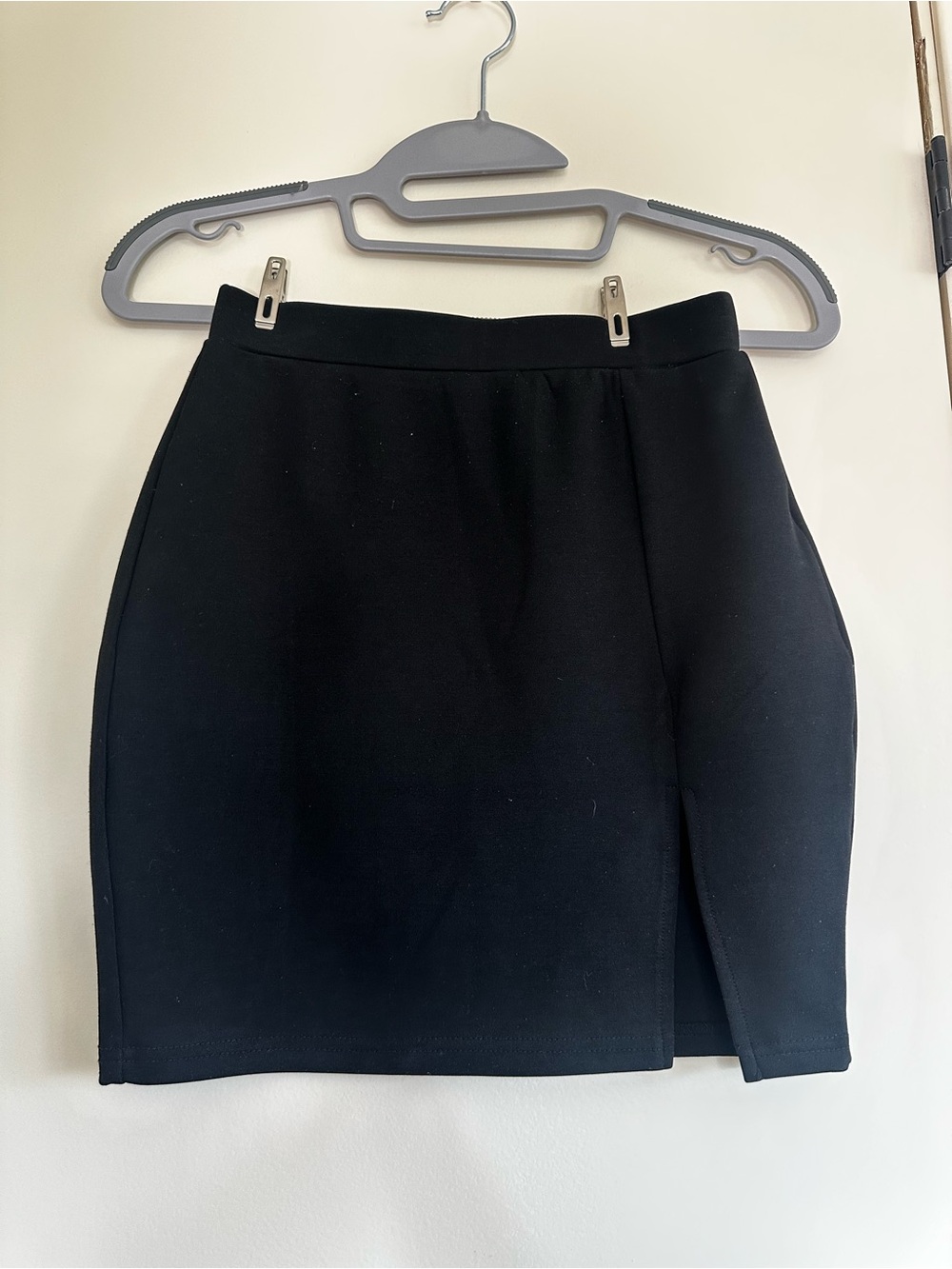 Black Mini Skirt XS | Bodycon Y2K | Front side slit